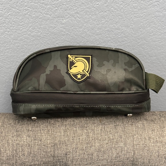 5/$25 Army Camouflage Toiletry Bag NWOT - Picture 1 of 9